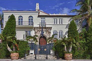 who owns versace hotels|who owns versace mansion.